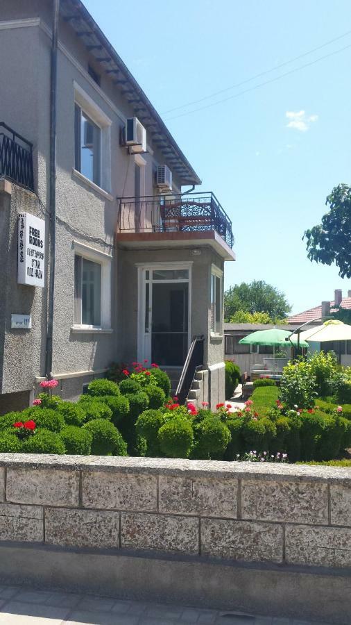 Къща За Гости "Черната Роза" Bŭlgarevo Exteriör bild